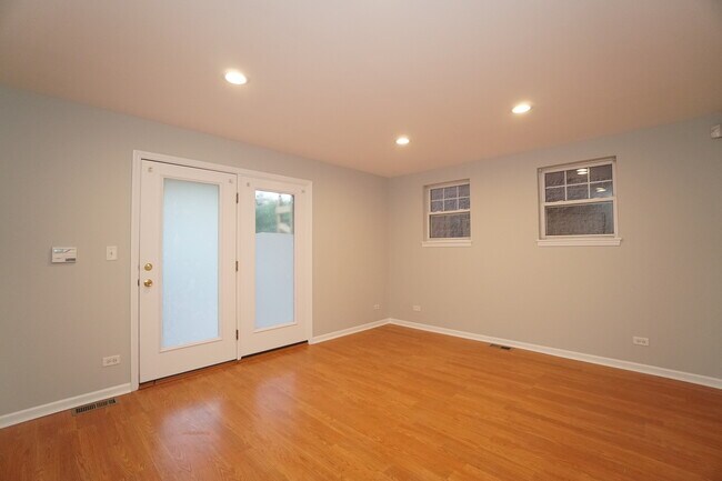 Building Photo - 1103 N Crosby St