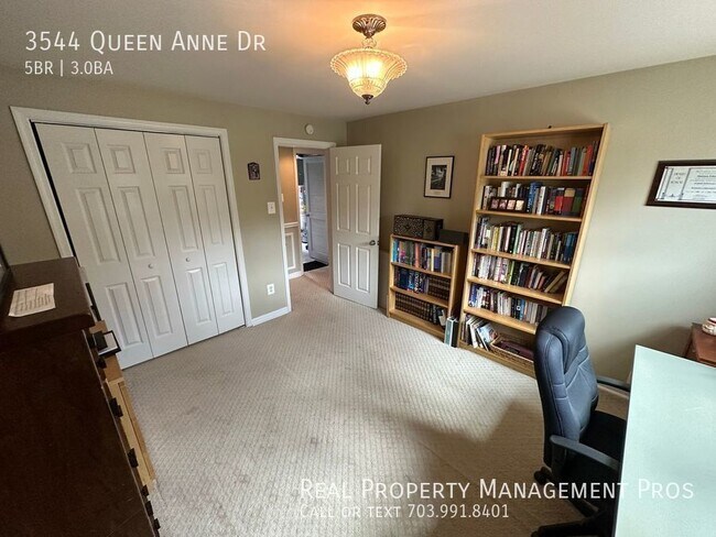 Building Photo - 3544 Queen Anne Dr