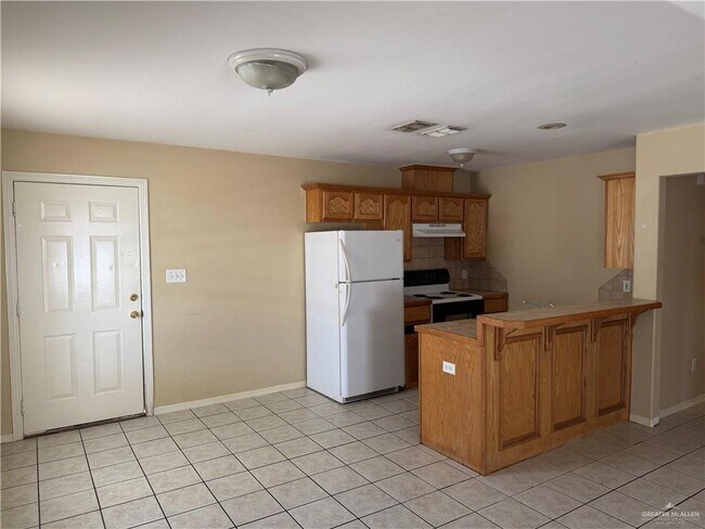 Building Photo - 11 French Ave