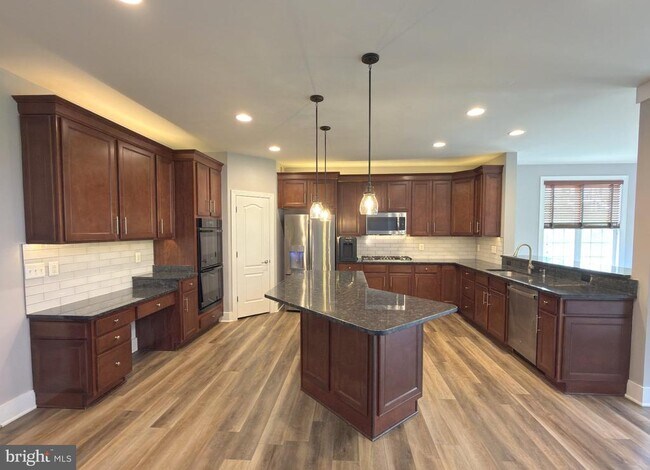 Building Photo - 8 Ramsdell Ct