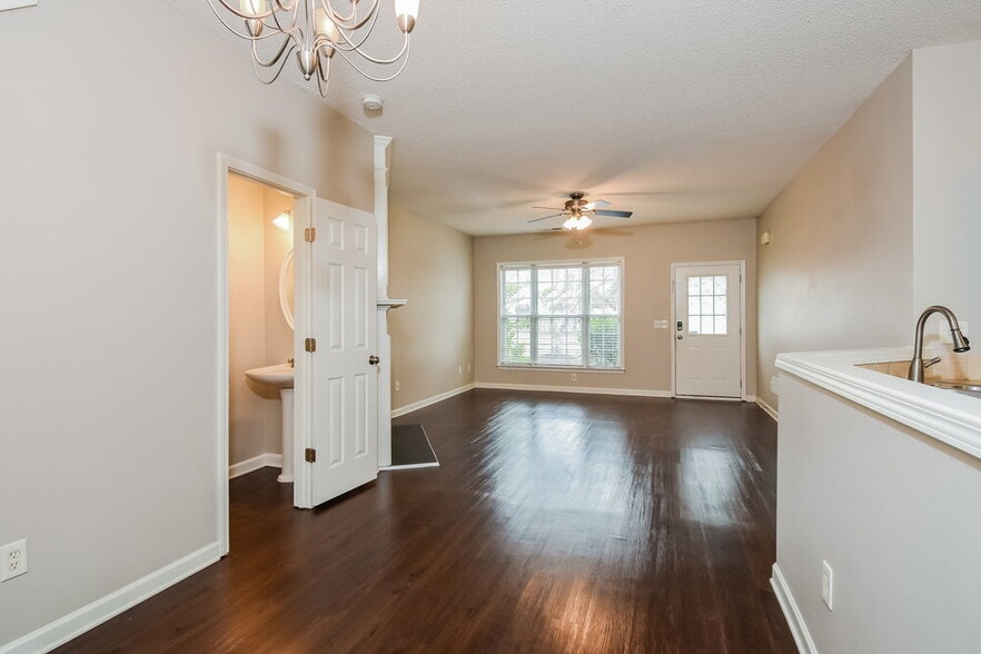 Building Photo - 1302 Timuquana Trail