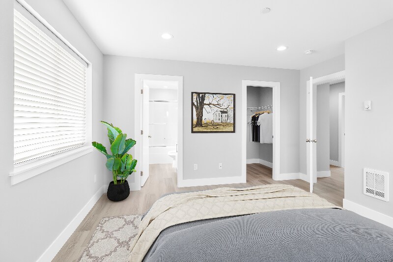 Building Photo - 5726 Sterling Ave