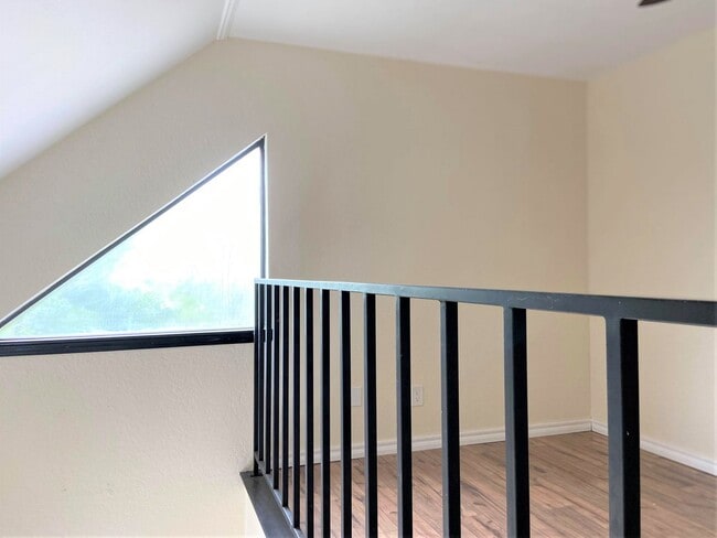 Building Photo - 11530 N May Ave