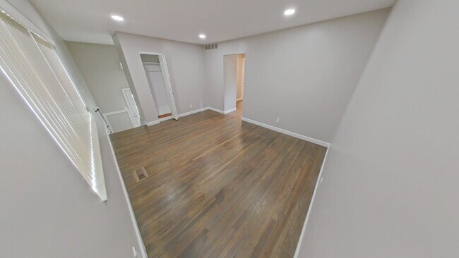 Building Photo - "3-Bed Sterling Heights Home with Granite Kitchen & Finished Basement!"