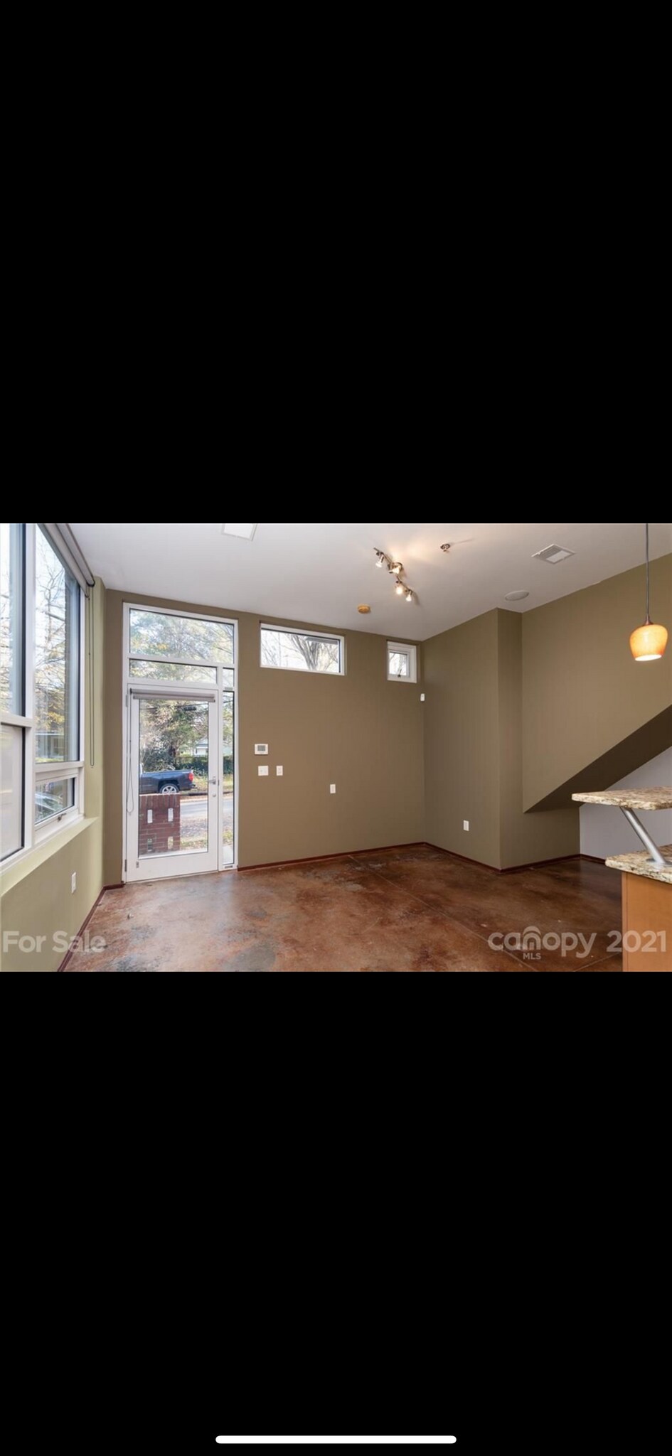 Building Photo - 2068 Euclid Ave
