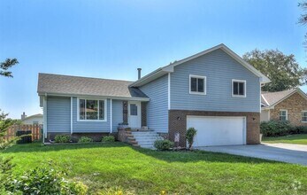 Building Photo - Spacious Tri-Level Home With Modern Upgrad...