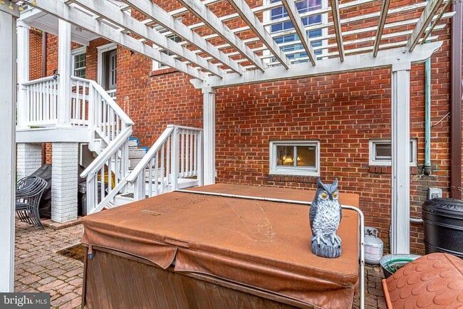 Building Photo - 609 Upland Pl
