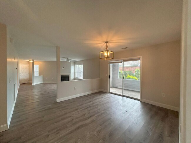 Building Photo - First floor 2 bedroom/2 bathroom condomini...