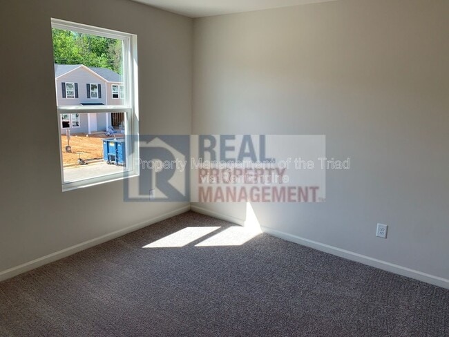 Building Photo - 4100 Devonwood Ct