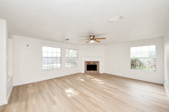 Building Photo - 3046 Texas Oak Dr