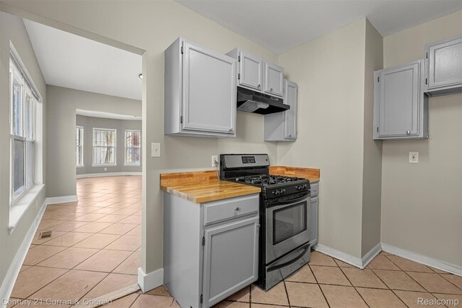 Building Photo - 1409 N Green St