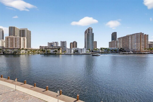Building Photo - 121 Golden Isles Dr