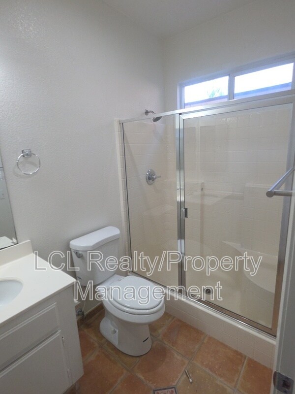 Building Photo - 12899 Oakdale St