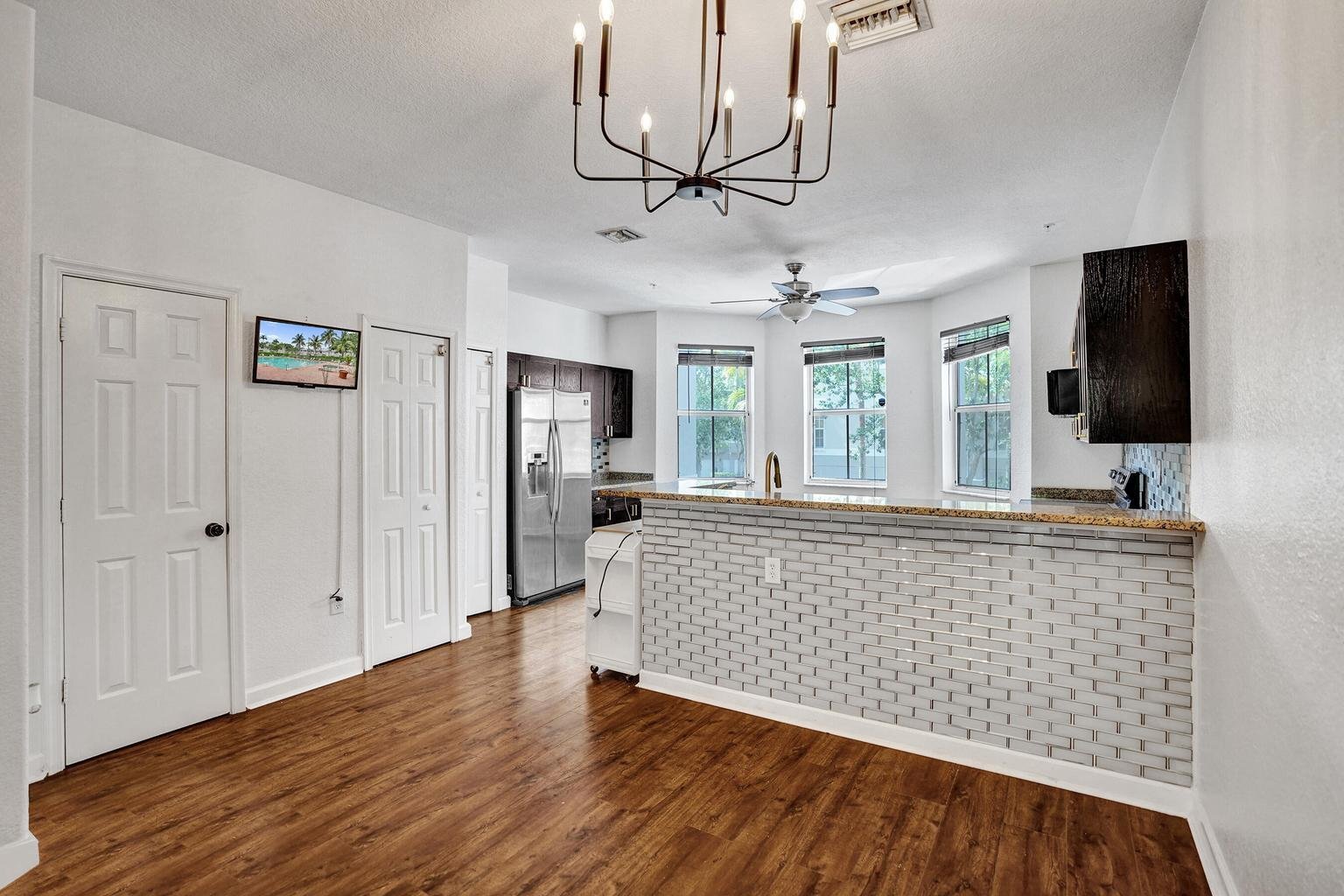 Building Photo - 3911 Shoma Dr