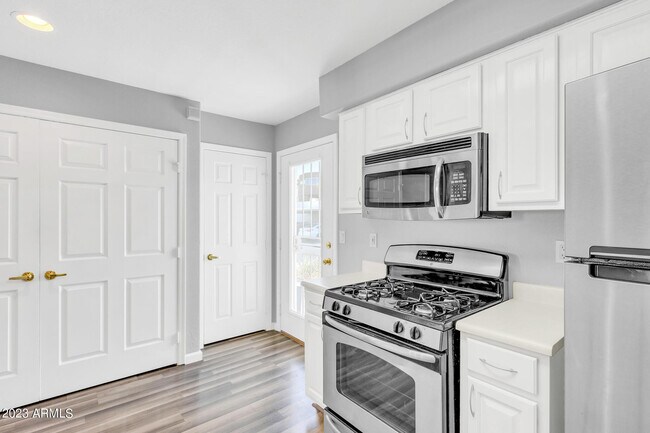 Building Photo - 1505 N Center St