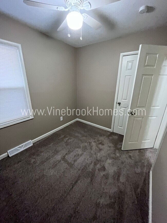 Building Photo - 8211 Ruskin Way