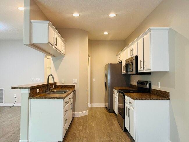 Building Photo - 117 Anchorage Ave