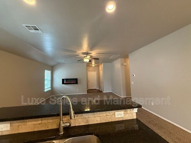 Building Photo - 2408 Alta Vista Ln