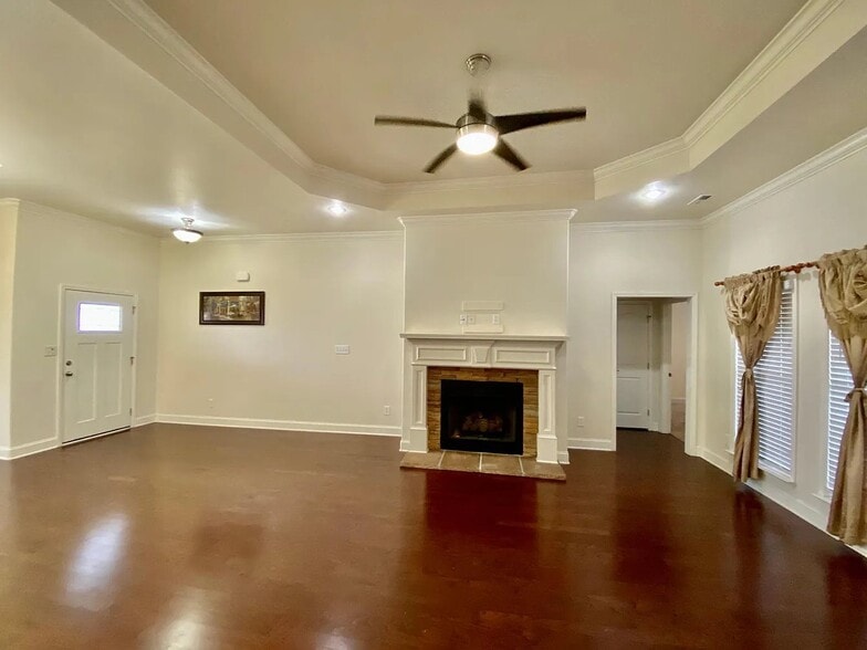 Building Photo - 115 Woodvale Dr