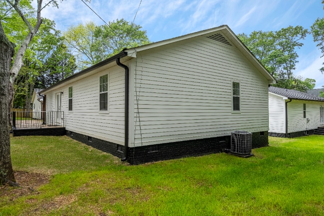 Building Photo - 4 Amherst Ave