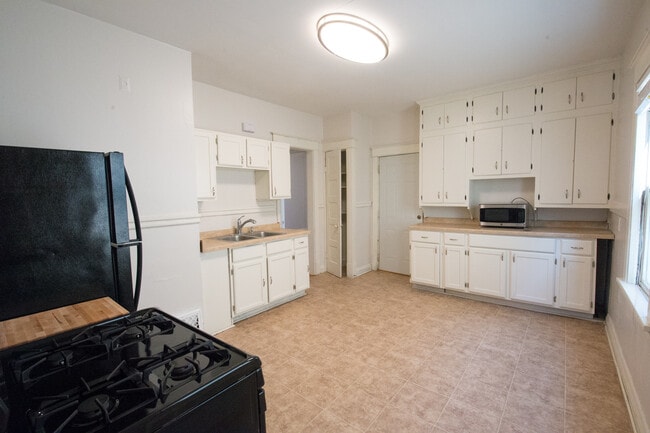 Building Photo - 3410 N Booth St