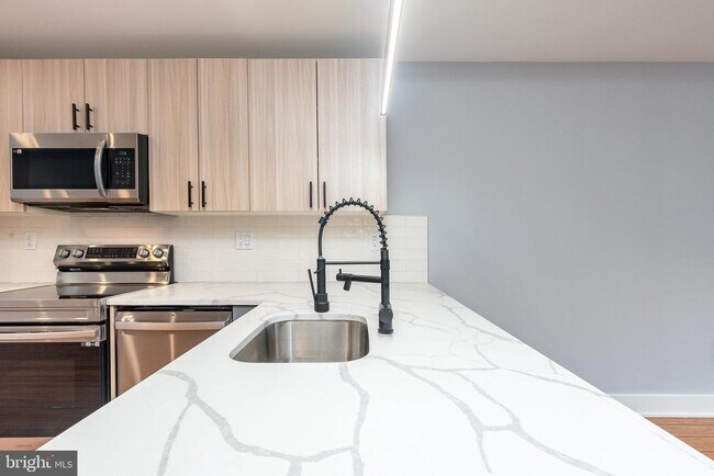 Building Photo - 2821 Livingston St