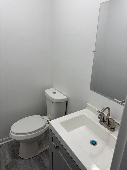 Building Photo - 14 Flint Dr