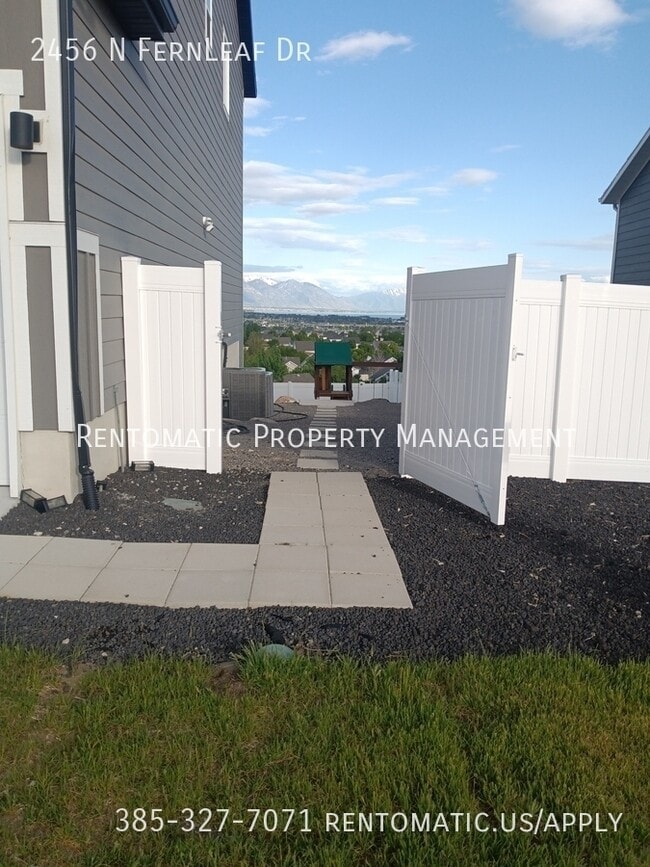 Building Photo - 2456 N Fernleaf Dr