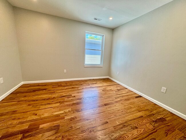 Building Photo - 109 Churchill St