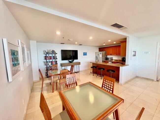Building Photo - 3009 S Ocean Blvd