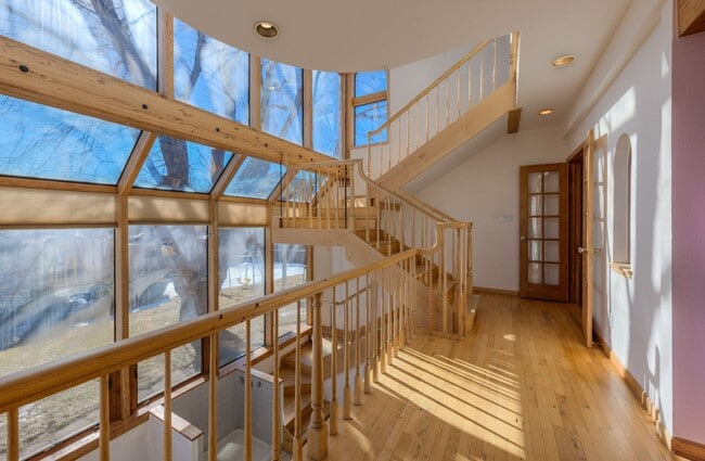 Building Photo - 508 Valley View Dr