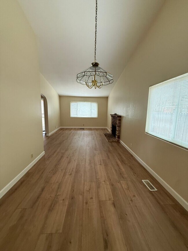 Building Photo - 2878 Cypress Way