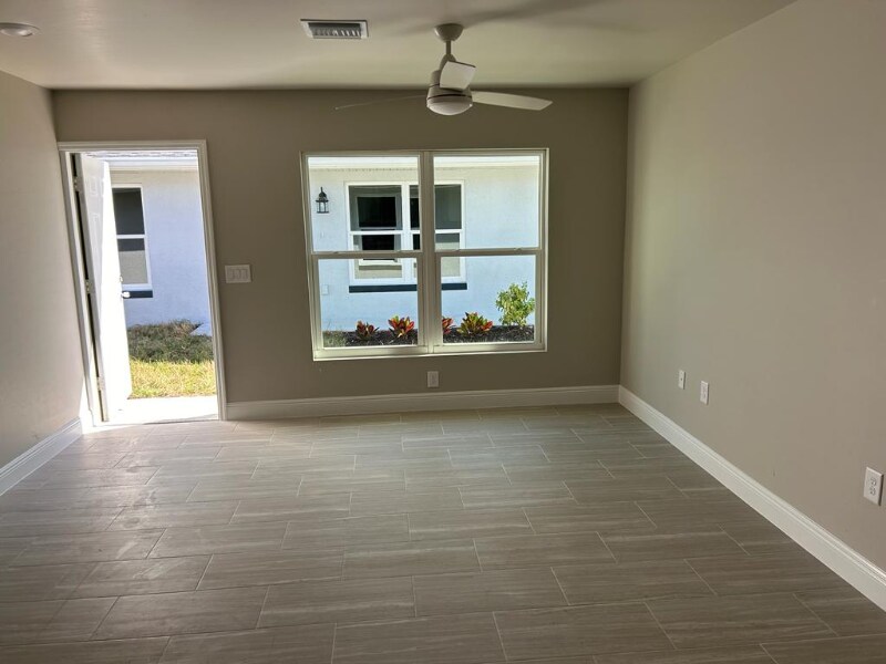 Building Photo - 2944 Evans Ave