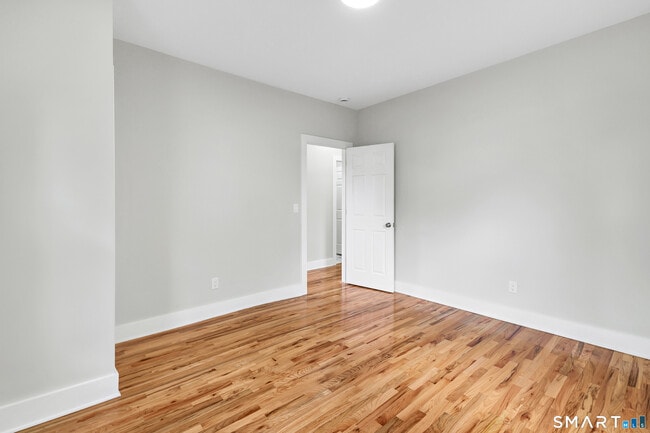 Building Photo - 10-12-12 Perry Hill Rd