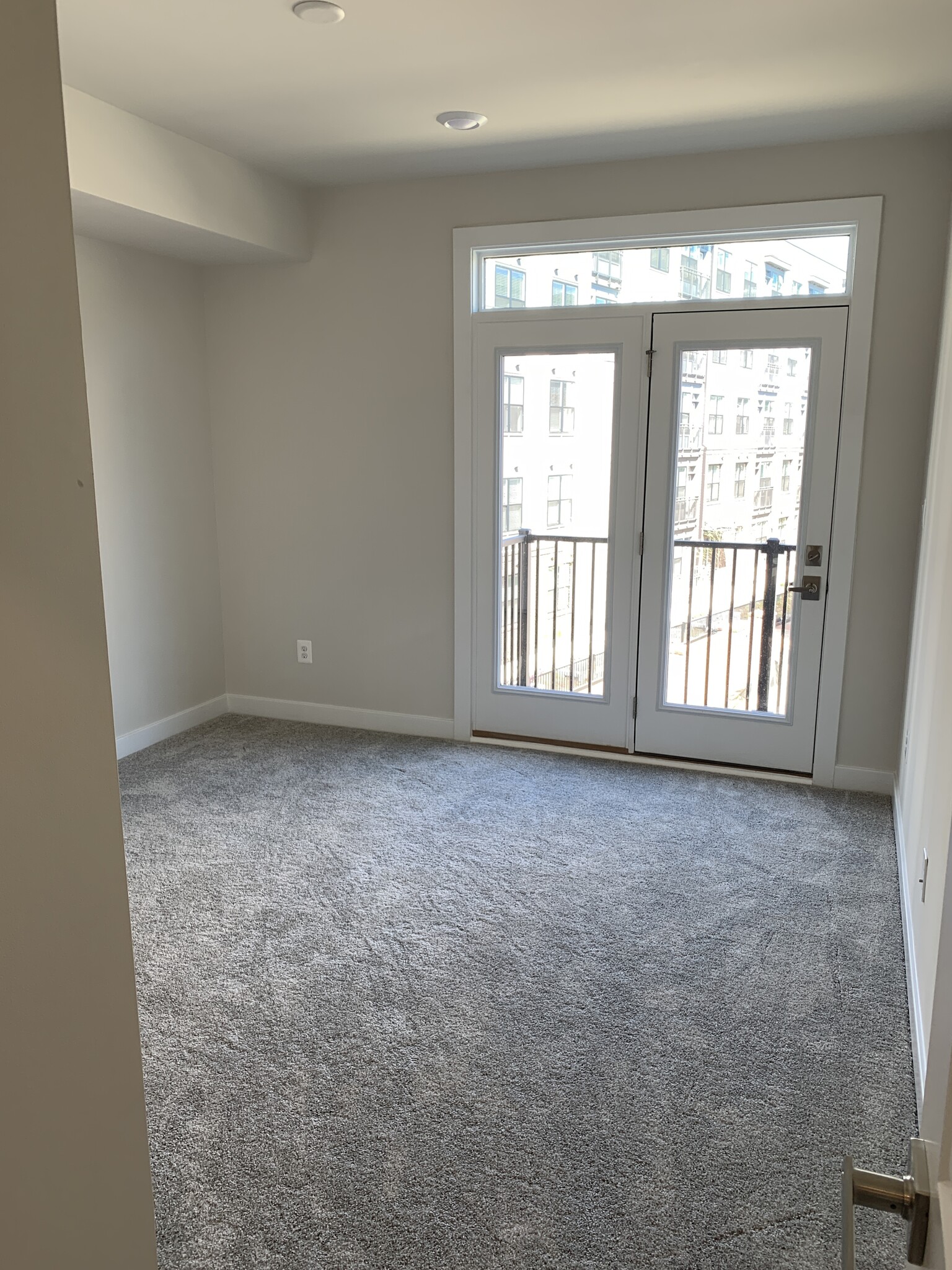 Room 1 - with balcony - 13274 Woodland Park Rd