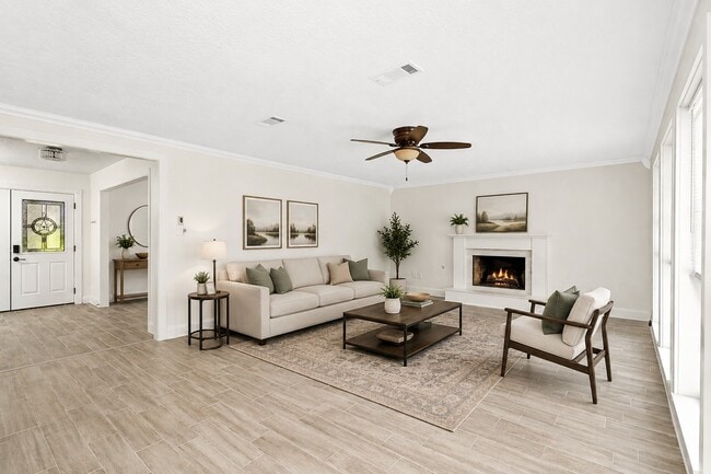 Building Photo - 560 Landfall Ln