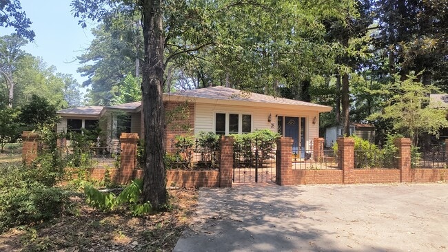 Primary Photo - 2 Southern Pines Dr