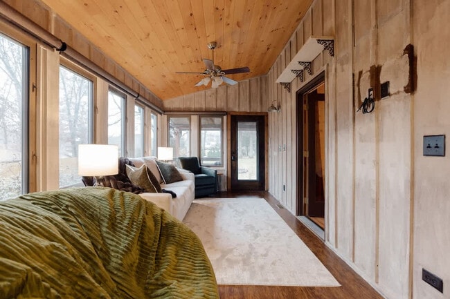 Building Photo - 521 Baywood Dr