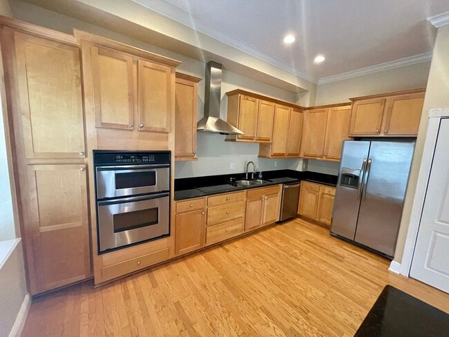 Building Photo - 3 Bed 2.5 Bath Townhouse in A+ location!