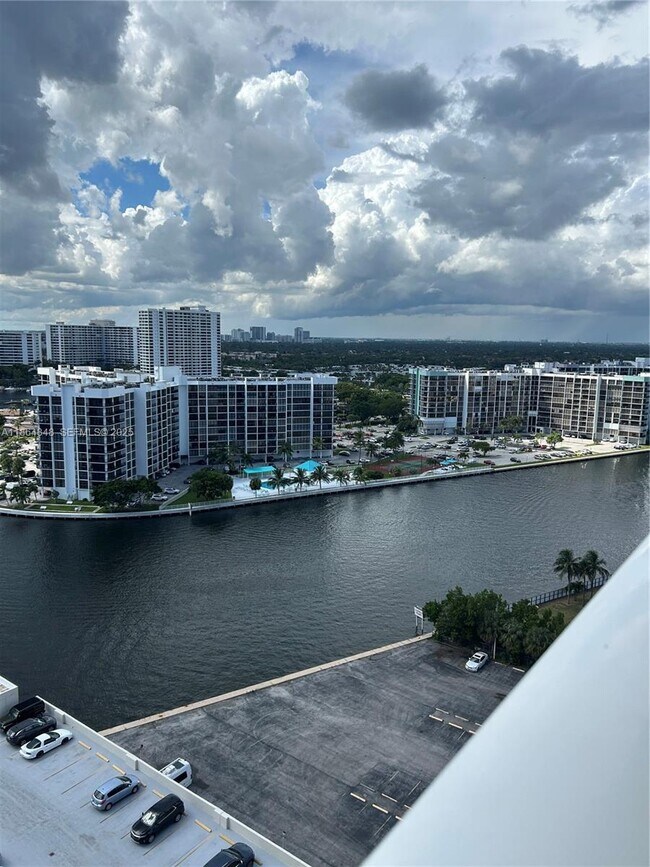 Building Photo - 3800 S Ocean Dr