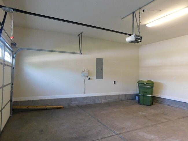 Building Photo - 580 Brutsch Avenue