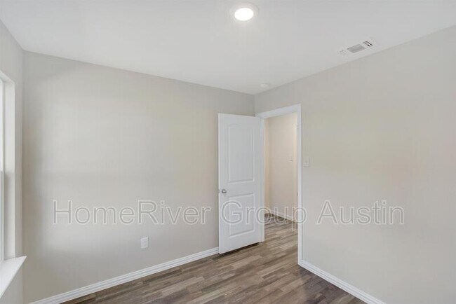 Building Photo - 410 S 12th St