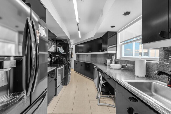 Building Photo - 4925 Collins Ave