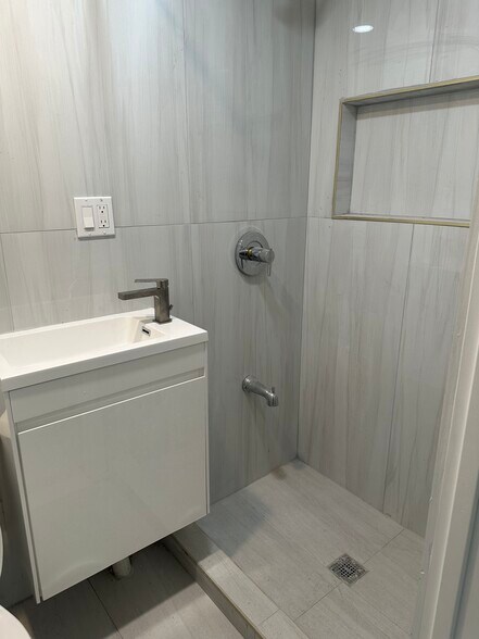 Bathroom - 8260 166th St