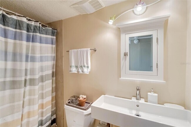 Building Photo - 761 Pine Run Dr