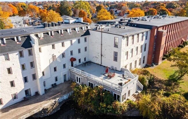 Building Photo - 494 Woonasquatucket Ave