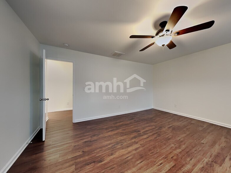 Building Photo - 154 Eden Ave