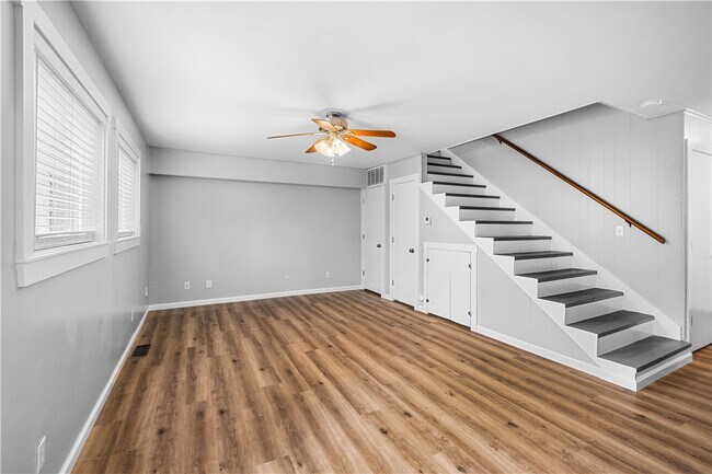 Building Photo - 574 S Sang Ave