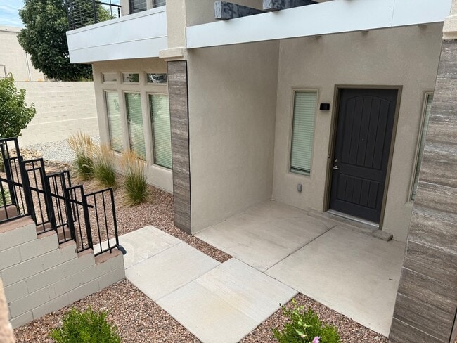 Building Photo - AMAZING CUSTOM HOME IN MARIPOSA