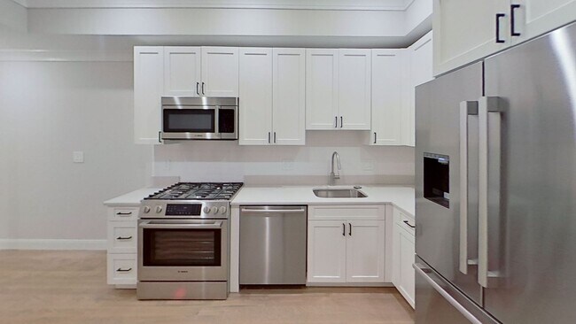 Building Photo - Room Rental-No Broker Fee